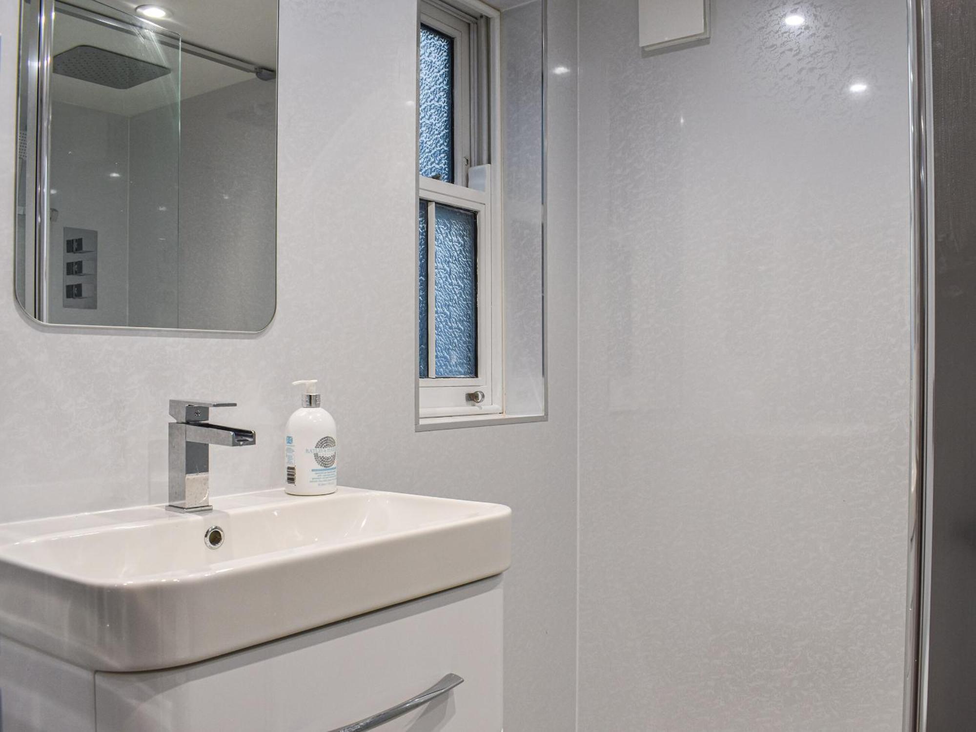 Whitby Bliss Villa ภายนอก รูปภาพ