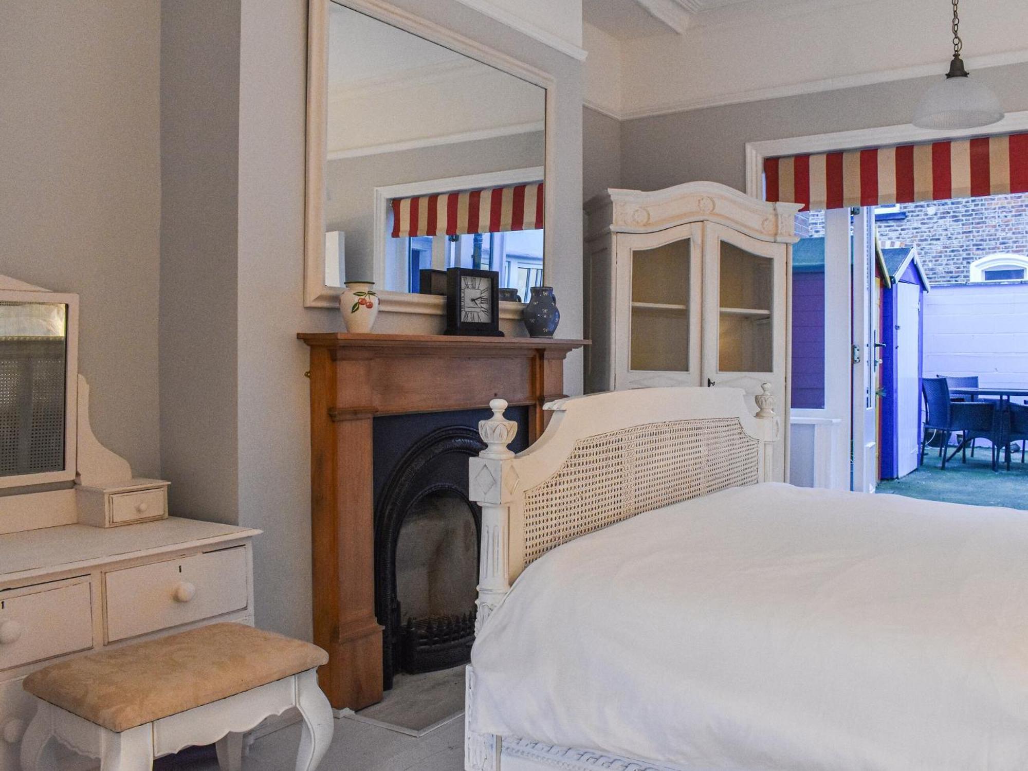 Whitby Bliss Villa ภายนอก รูปภาพ