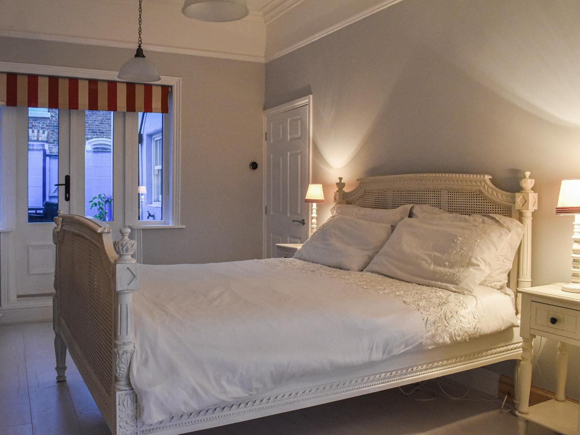 Whitby Bliss Villa ภายนอก รูปภาพ